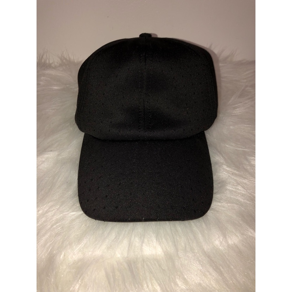 Black Baseball Hat 🧢